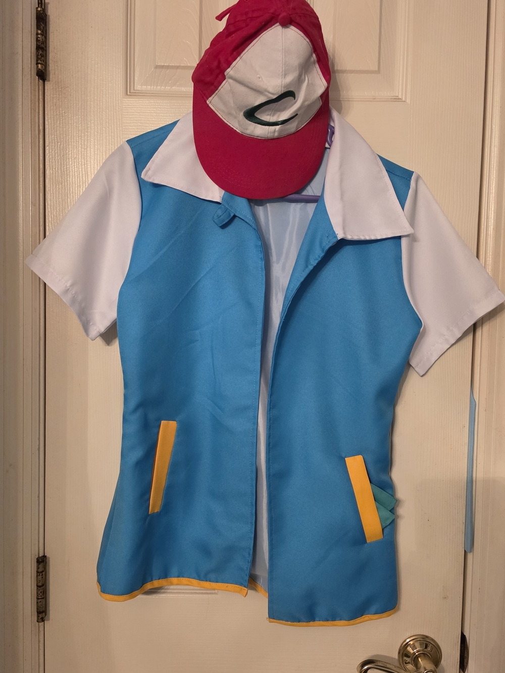 Pokemon Ash Ketchum Blue and White Trainer Vest Costume with Red Cap And Gloves